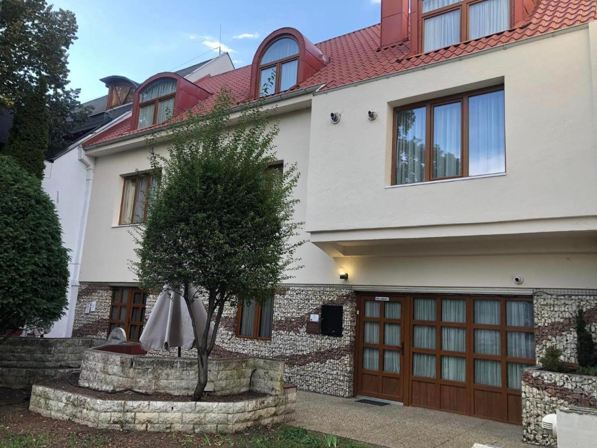 Atryum Hotel Szolnok Eksteriør billede